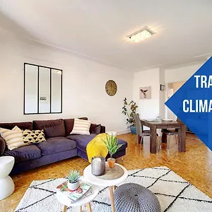 https://elisa-traversant-terrasse-verriere-cote-dazur.fr-provencehotel.com